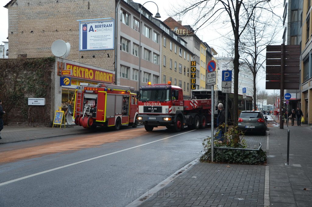 Stadtbus fing Feuer Koeln Muelheim Frankfurterstr Wiener Platz P324.JPG